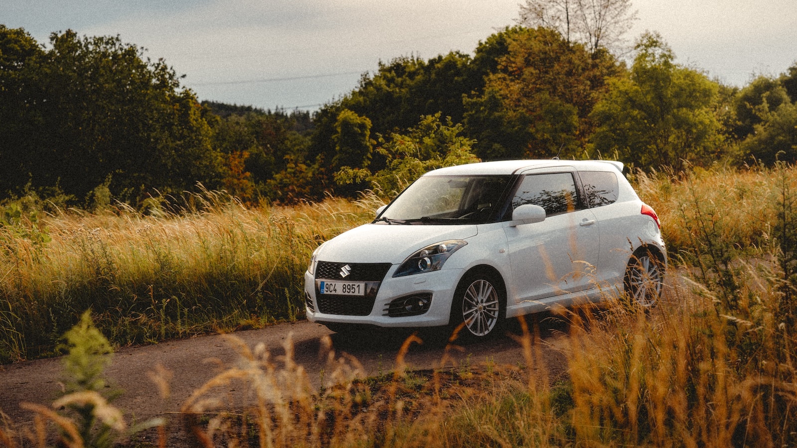 - Introduction to the Suzuki XL7: A Unique Hybrid Crossover