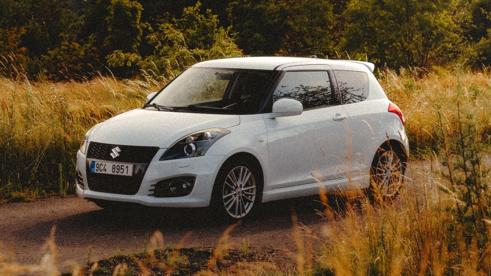 -⁢ Features and Benefits of the Suzuki XL7​ Smart Hybrid